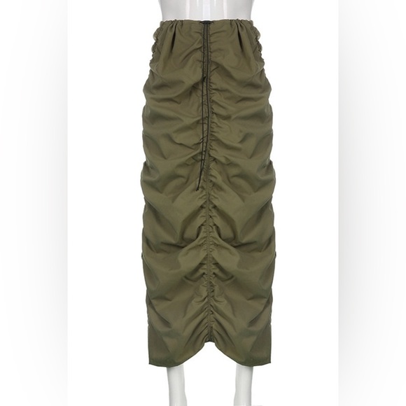 Ruched skirt - Picture 2 of 2